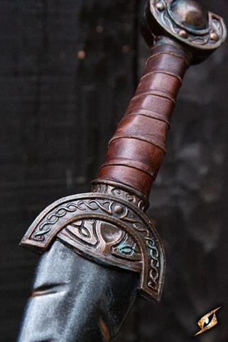 Battleworn Celtic Leaf