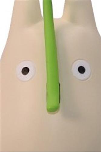 My Neighbor Totoro - Small Totoro with Leaf Figur 5cm