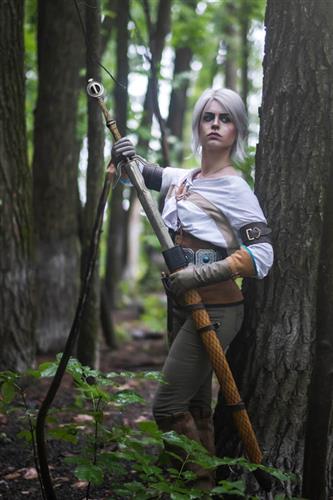 Zireael - Ciri's sword, the Witcher - Med runer