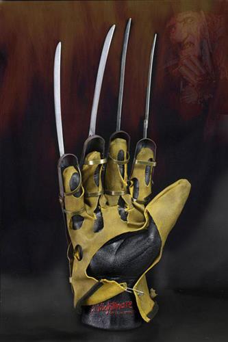 Neca Replica  Freddy Krueger Glove (1984)